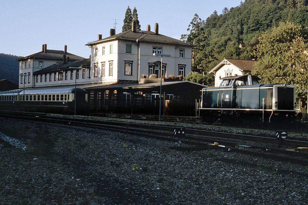 https://www.eisenbahnfotograf.de/datei/August 1986/980221 DB 211361 Wildbad 8.8.86.jpg